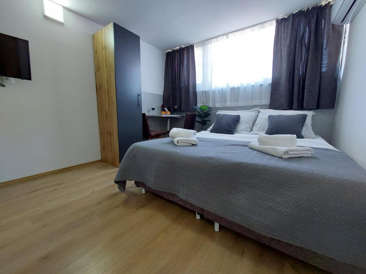 Apartmani Roza Pula Exterior photo